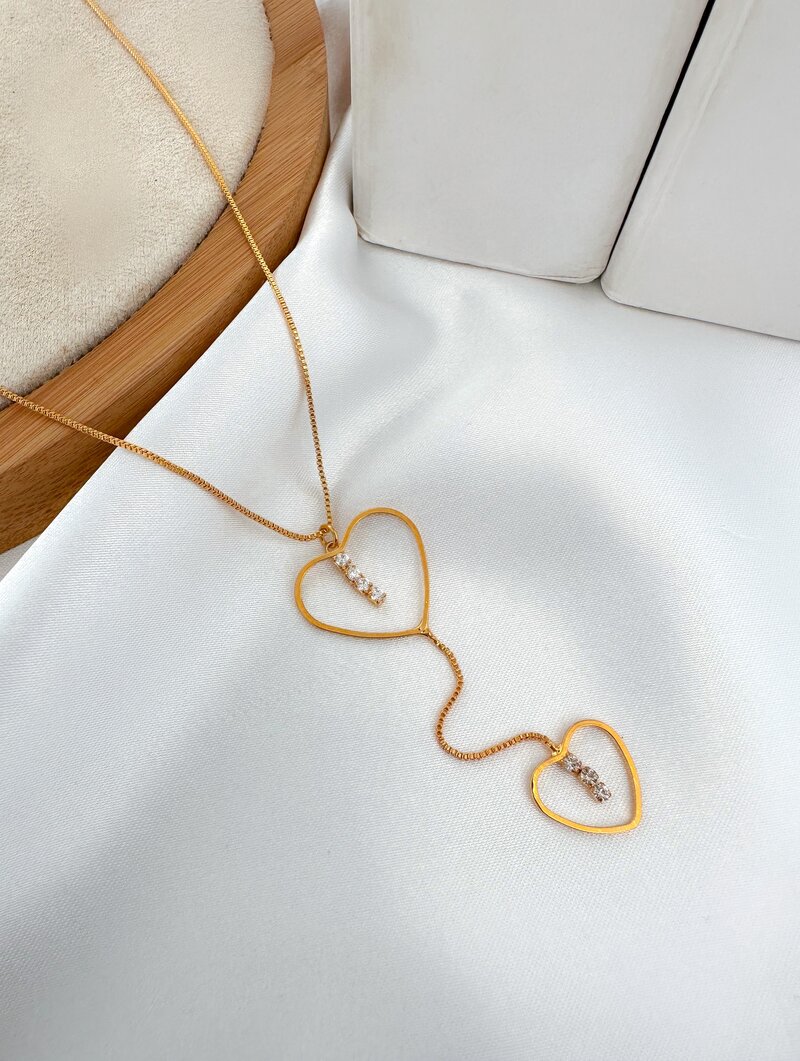 Colar Lariat Folheado a Ouro 18k Corações Vazados com Micro Zircônias