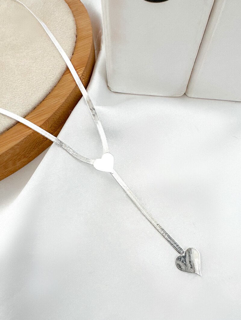 colar lariat folheado a prata 925 fita laminada com coração