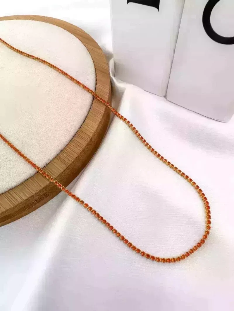 Colar longuinho de micro zircônia folhado a ouro 18k.