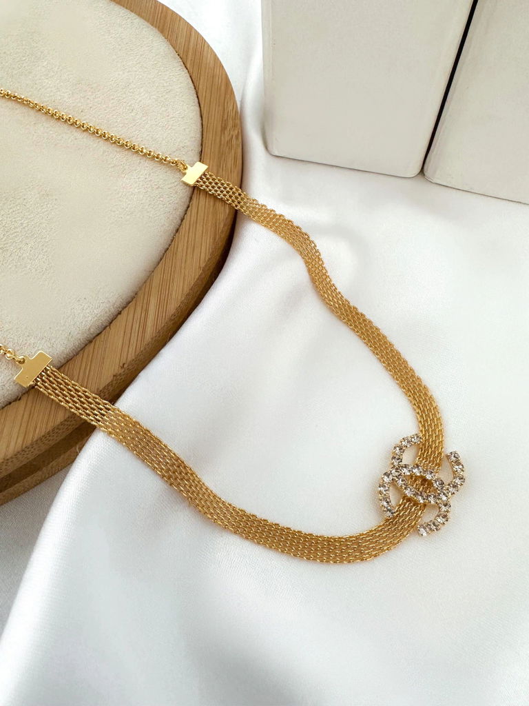 Colar manta com pingente inspiração joalheria folheado a ouro 18k e prata 925.