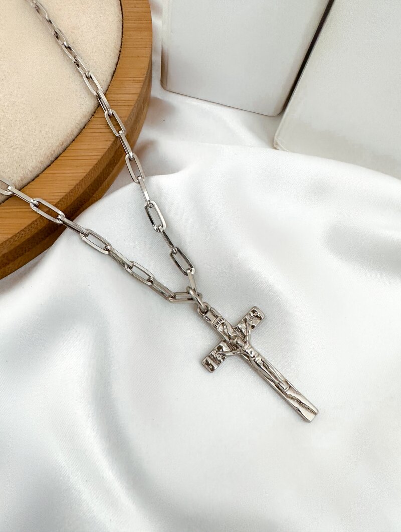 Colar Masculino Semi Joia com Crucifixo