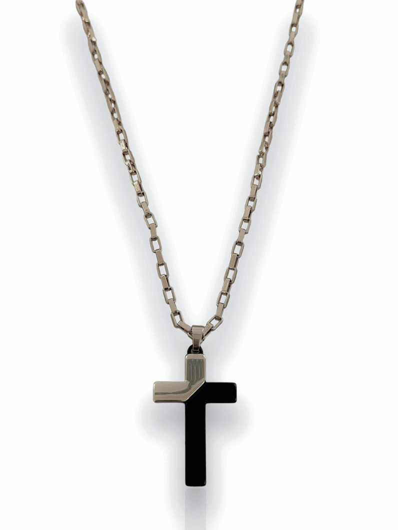 Colar Masculino Semi Joia Elo Cartier com pingente de crucifixo Detalhe Preto.