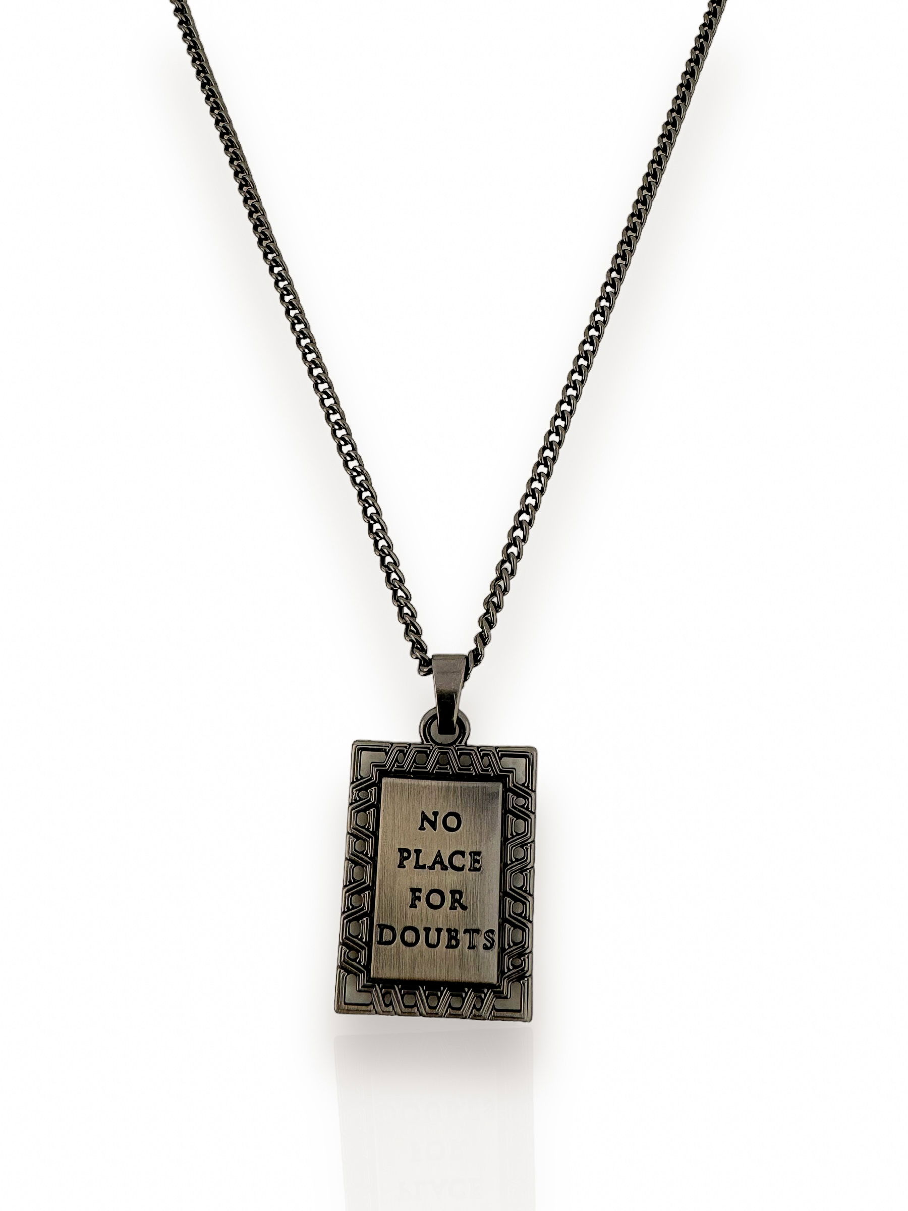 Colar Masculino Semi Joia Placa 'NO PLACE FOR DOUBTS'