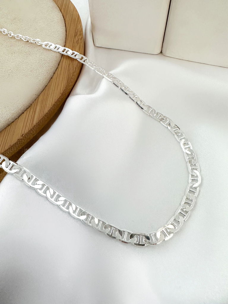 Colar piastrine folheado a ouro 18k e prata 925.