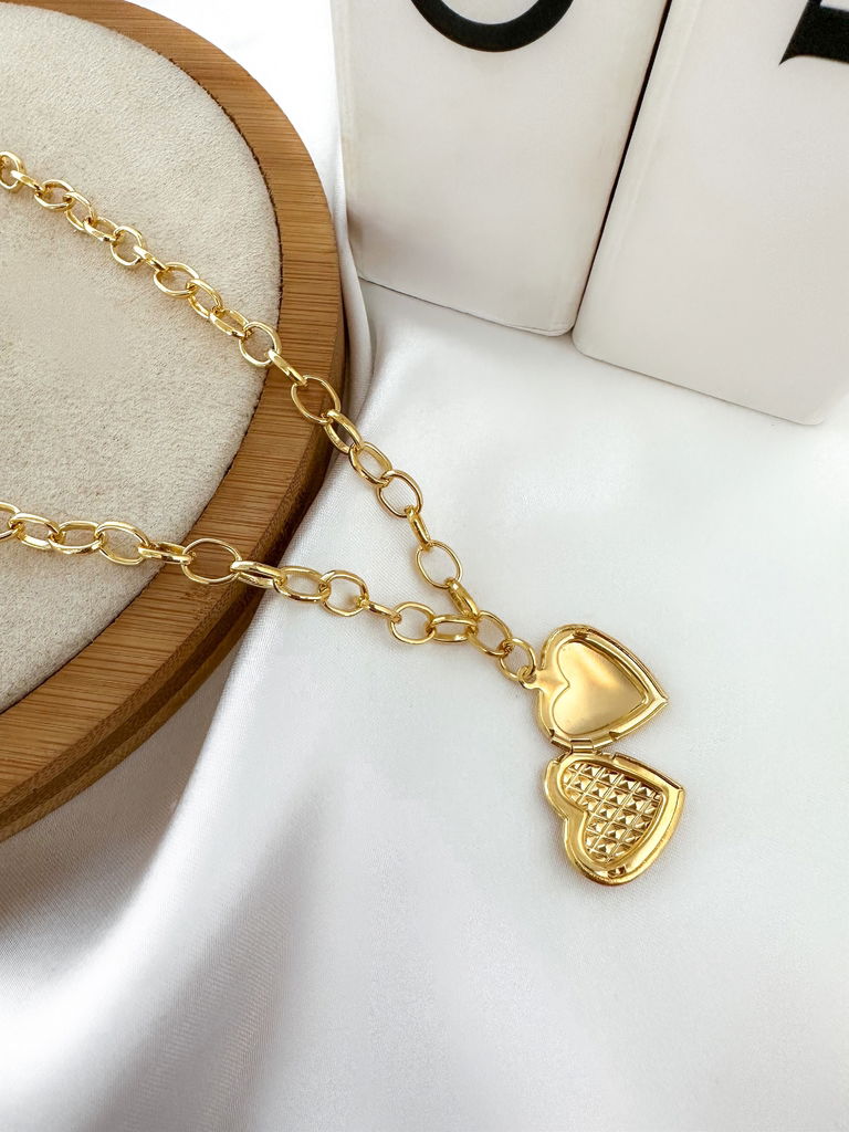 Colar relicário folheado a ouro 18k e prata 925