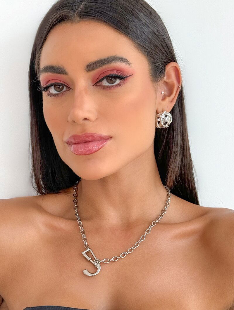 Colar Semi Joia Inicial Ouro e niquel com fecho frontal