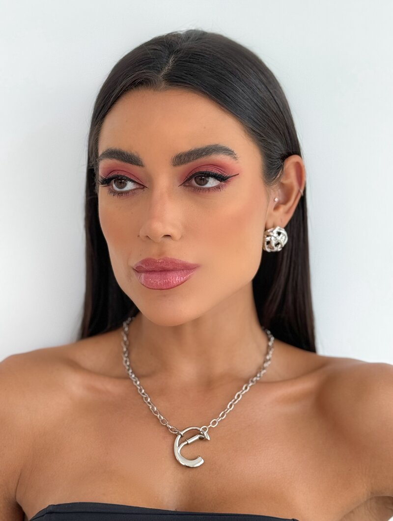 Colar Semi Joia Inicial Ouro e niquel com fecho frontal