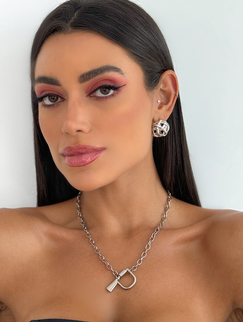 Colar Semi Joia Inicial Ouro e niquel com fecho frontal