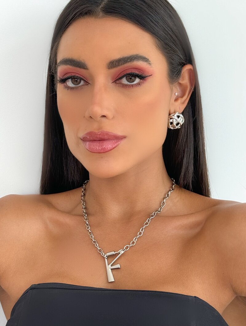 Colar Semi Joia Inicial Ouro e niquel com fecho frontal
