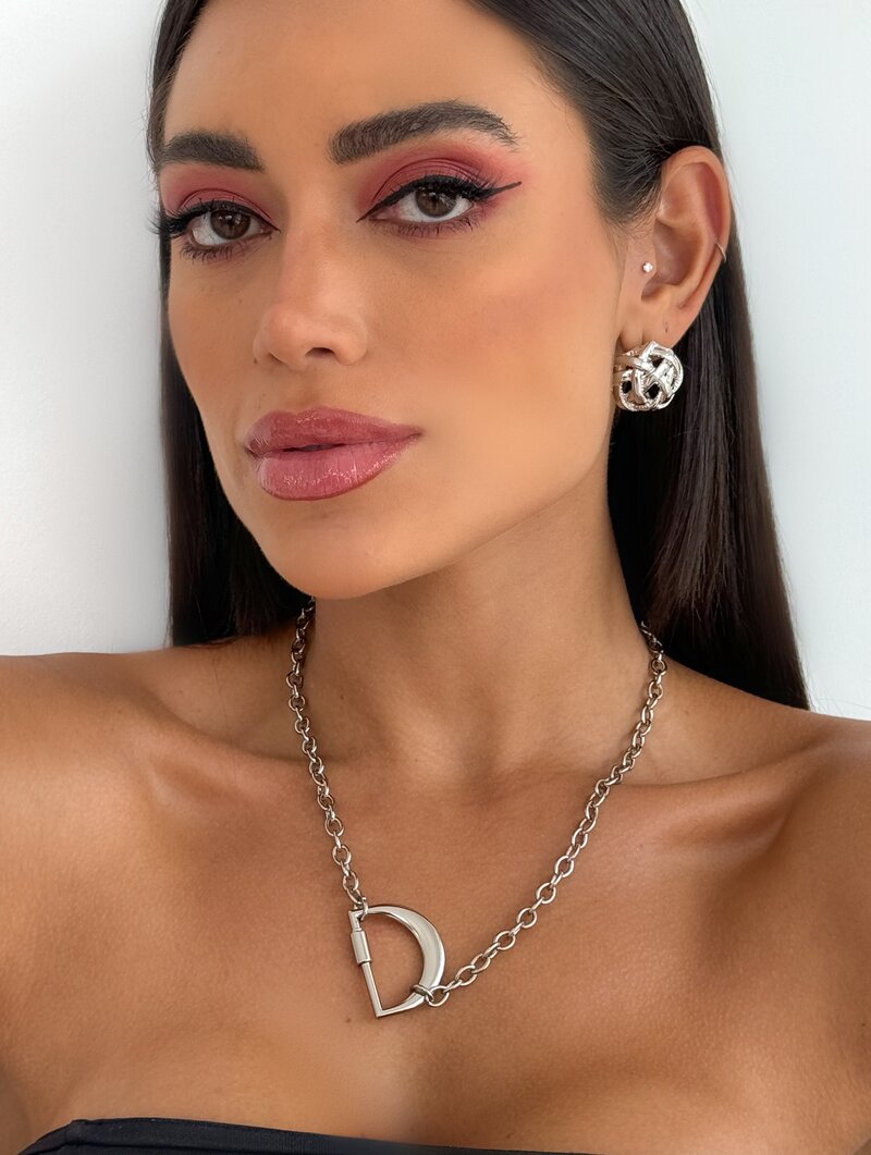 Colar Semi Joia Inicial Ouro e niquel com fecho frontal