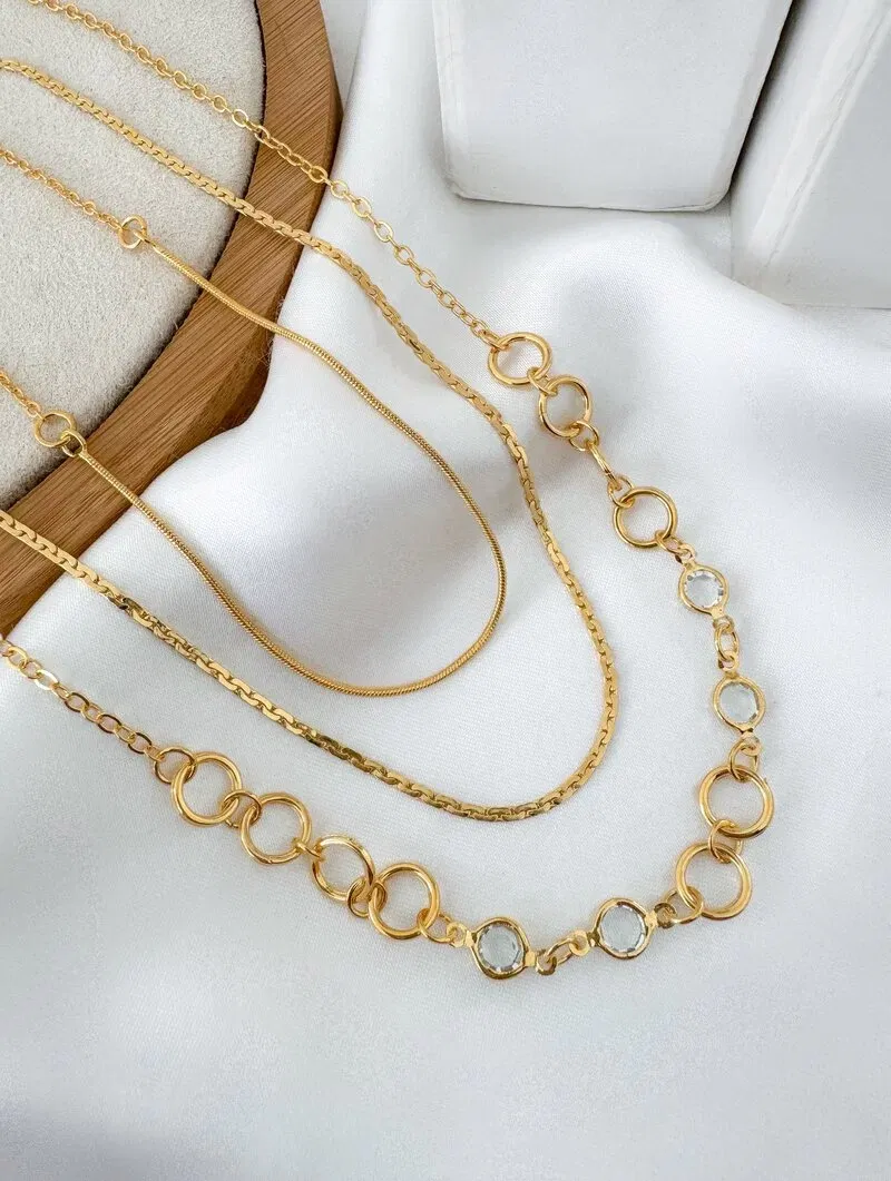 Colar Triplo Folheado a Ouro 18k Circulos Vazados e Zircônias