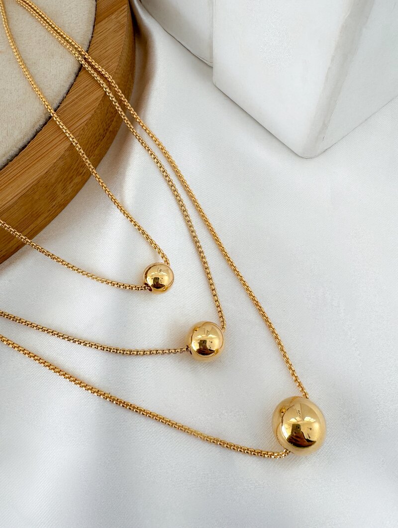 Colar Triplo Folheado a Ouro 18k com Esferas Lisas