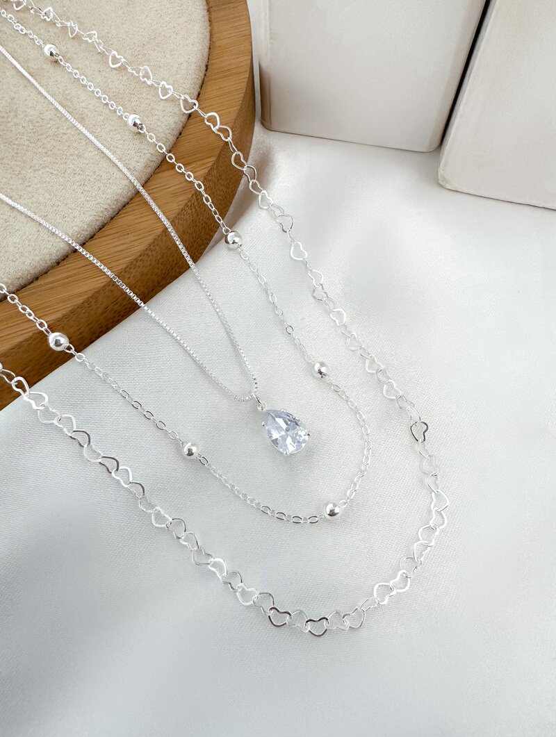 Colar Triplo Folheado a Prata 925 Corrente de Corações com Esferas e Gota Zircônia