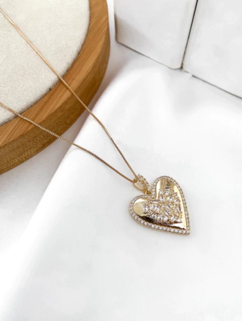 Colar veneziana folheada com pingente coração com micro zirconia.