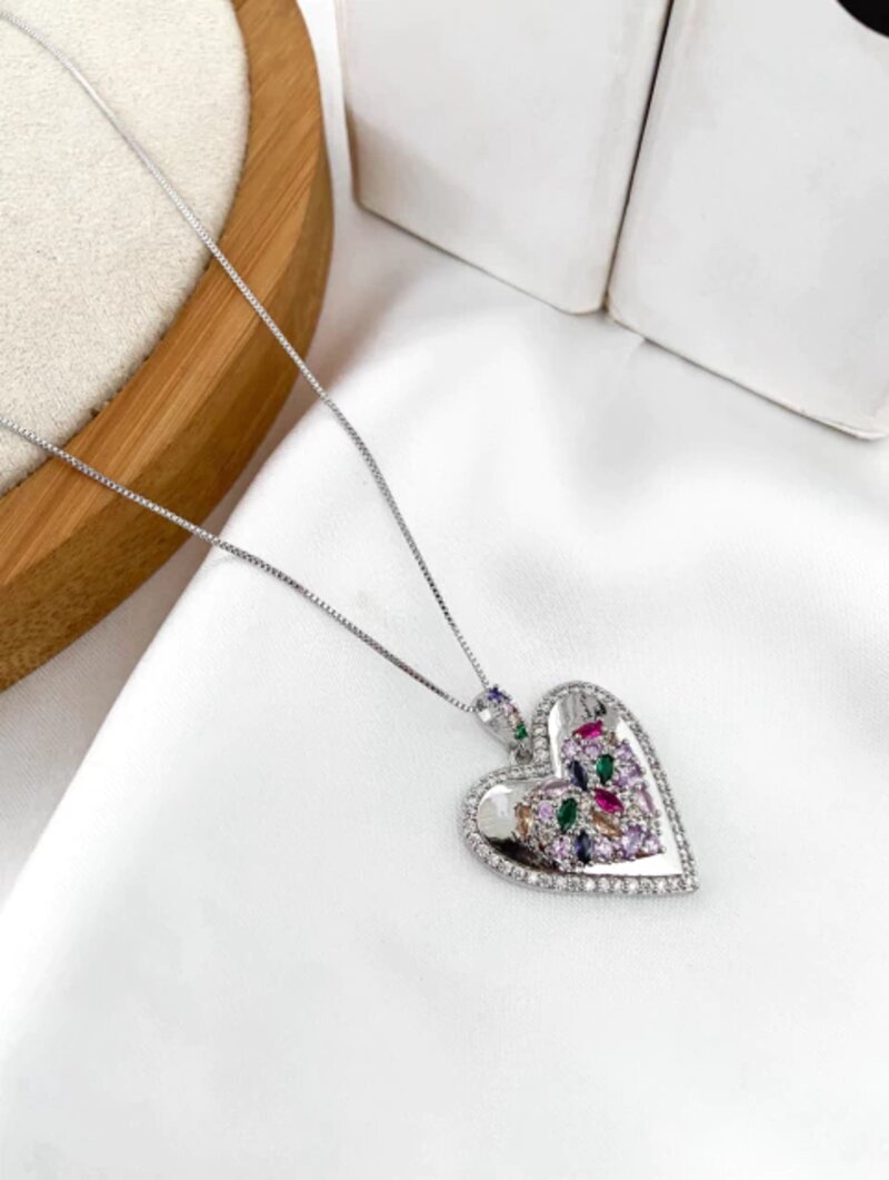 Colar veneziana folheada com pingente coração com micro zirconia.