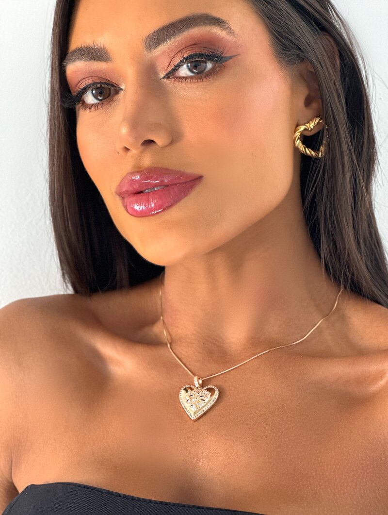 Colar veneziana folheada com pingente coração com micro zirconia.