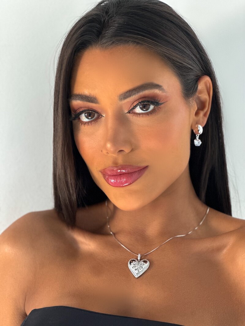 Colar veneziana folheada com pingente coração com micro zirconia.