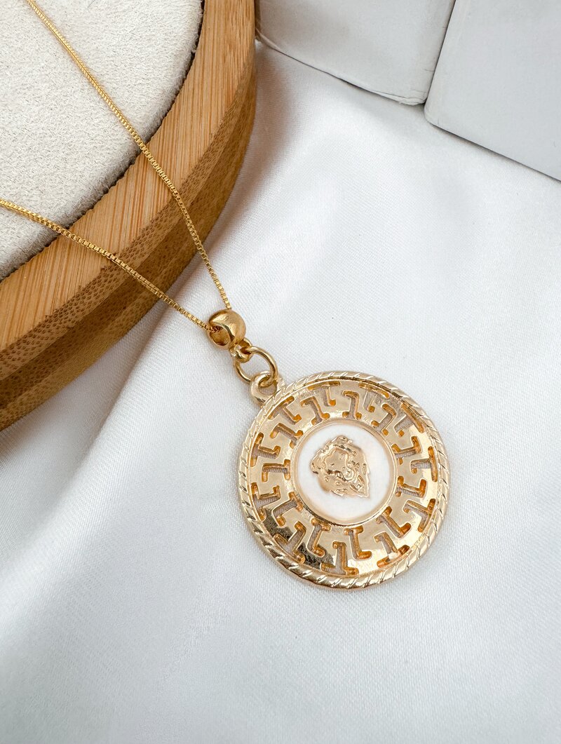 Colar Veneziana Folheado a Ouro 18K Com Pingente Inspiração Joalheria