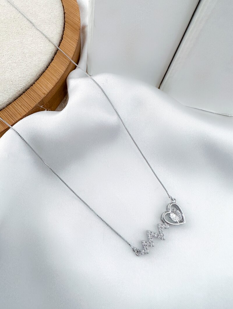 Colar Veneziana Folheado a Ouro 18k e Prata Batimentos com Coração