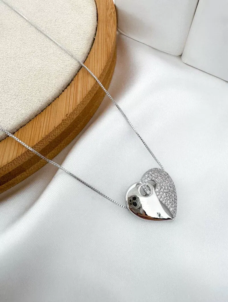 Colar Veneziana Folheado a Ouro 18k e Prata Coração Metade Cravejado