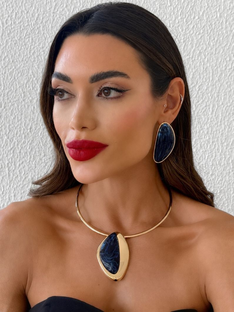 Conjunto Choker Aro e Brinco Folheado a Ouro 18k Pingente Resinado Com Borda Lisa
