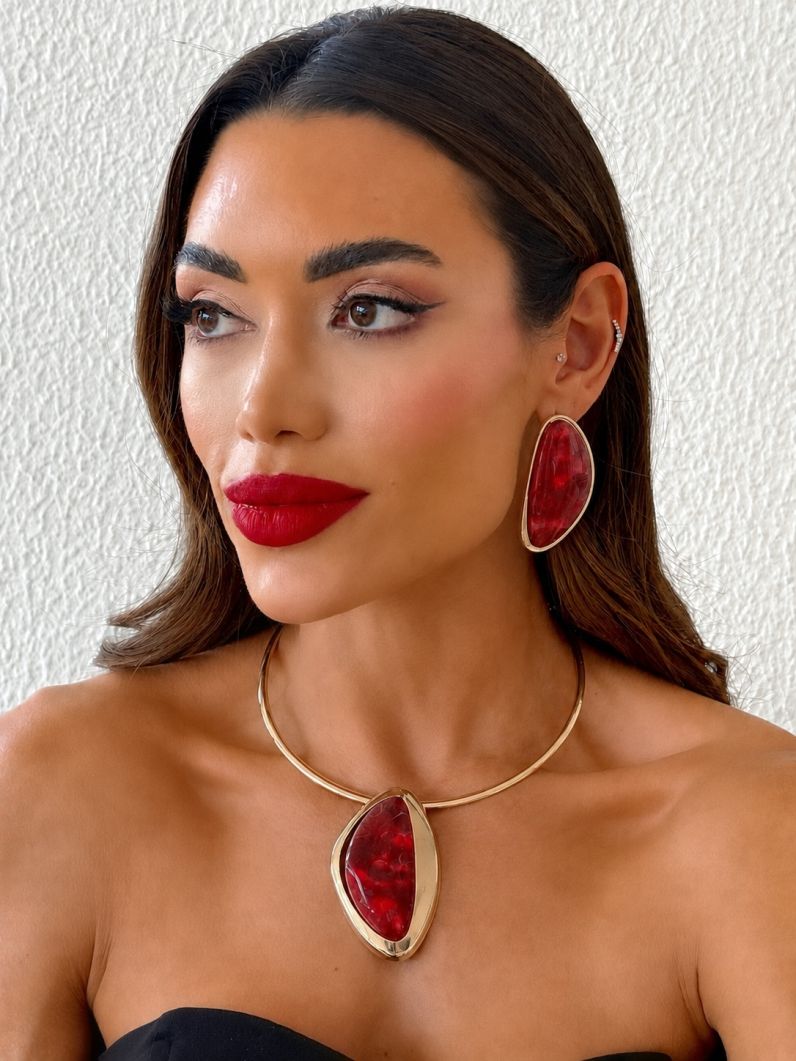 Conjunto Choker Aro e Brinco Folheado a Ouro 18k Pingente Resinado Com Borda Lisa