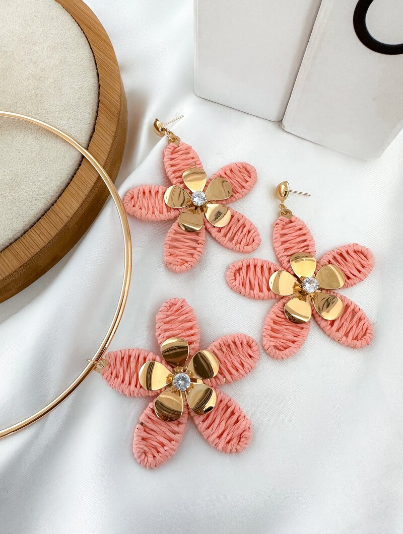 Conjunto Choker e Brinco Folheado a Ouro 18k Aro com Flor de Palha