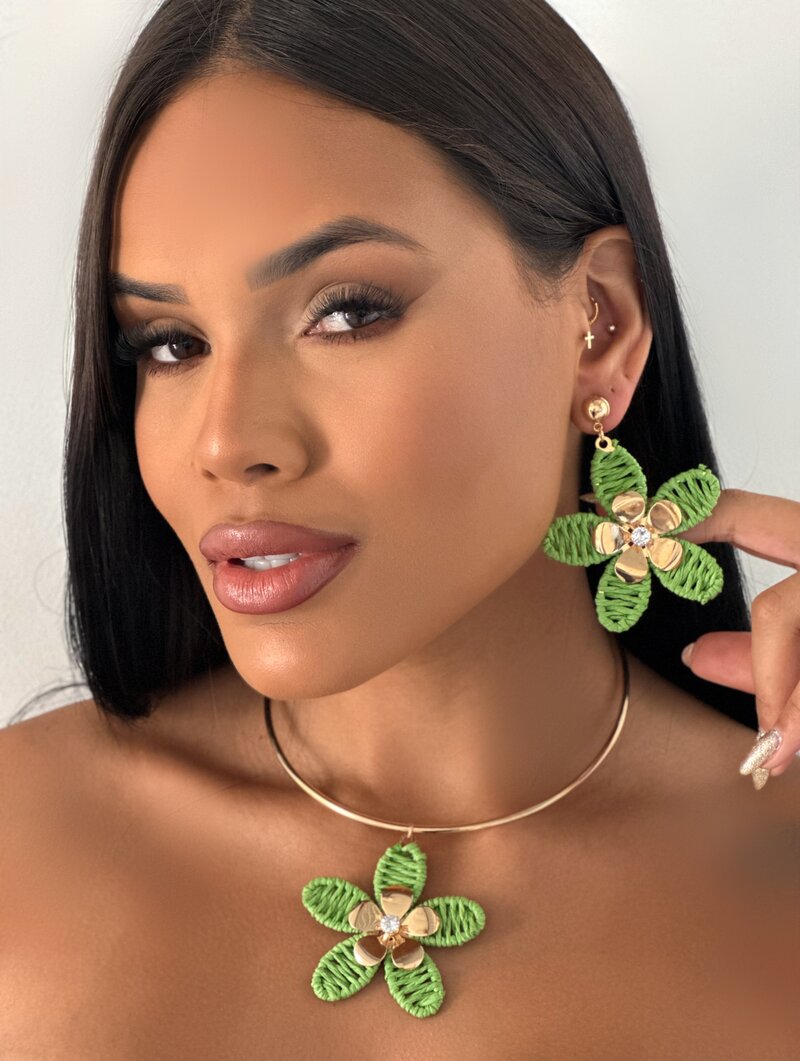 Conjunto Choker e Brinco Folheado a Ouro 18k Aro com Flor de Palha