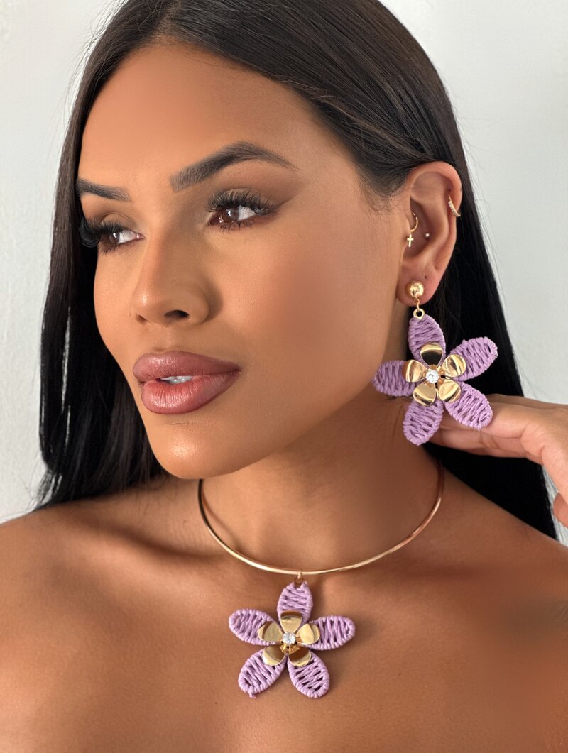 Conjunto Choker e Brinco Folheado a Ouro 18k Aro com Flor de Palha