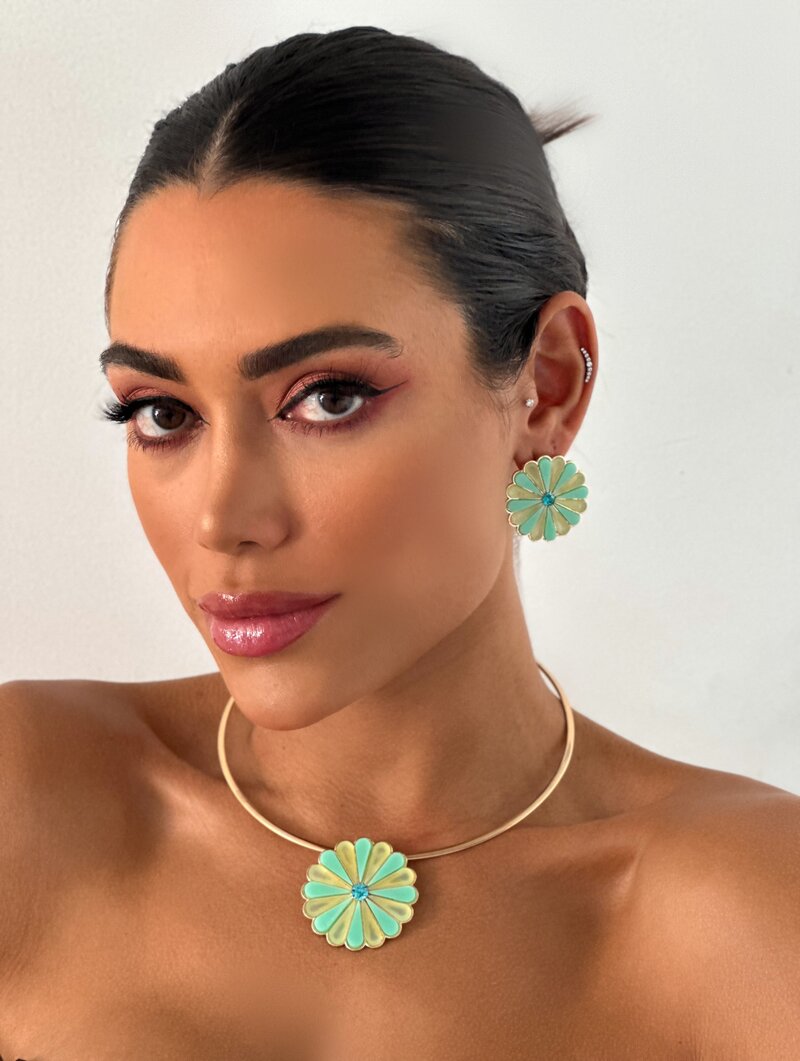 Conjunto Choker e Brinco Folheado a Ouro 18k Aro com Flor de Resina