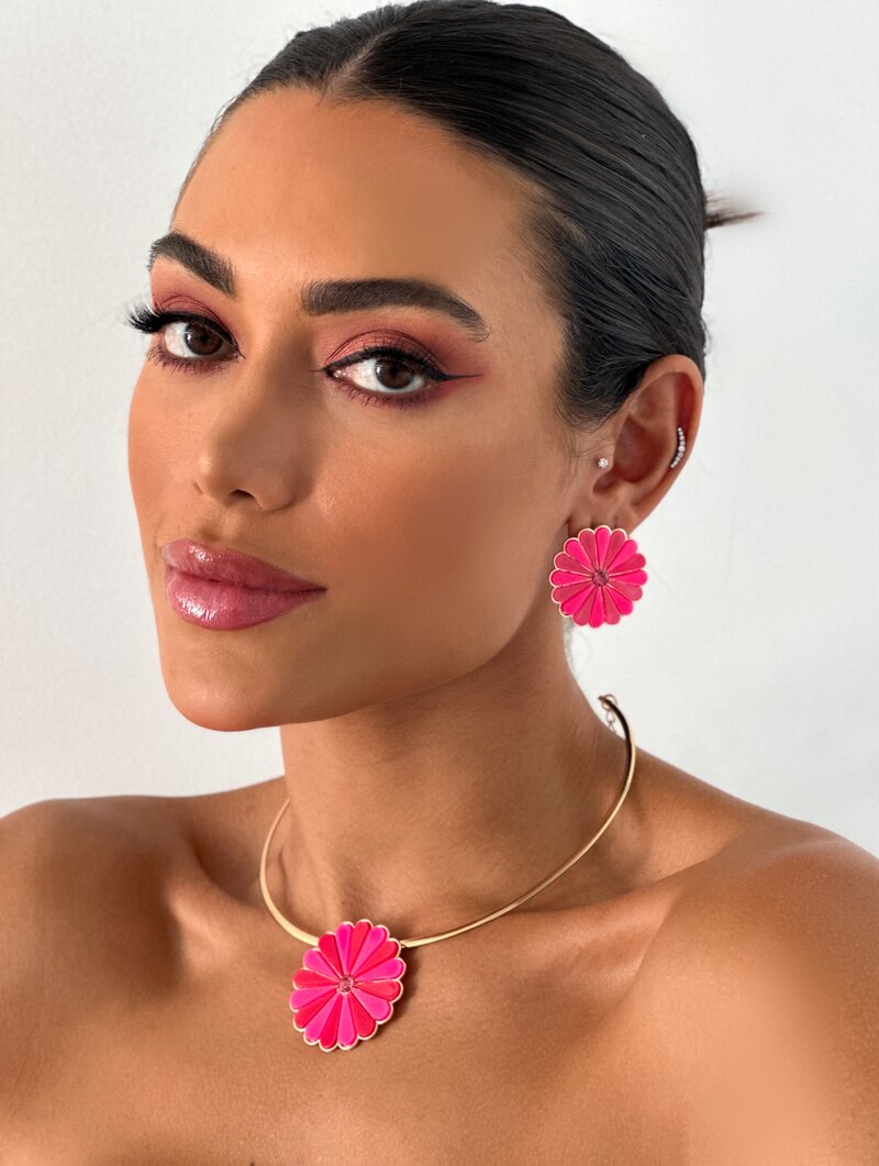 Conjunto Choker e Brinco Folheado a Ouro 18k Aro com Flor de Resina