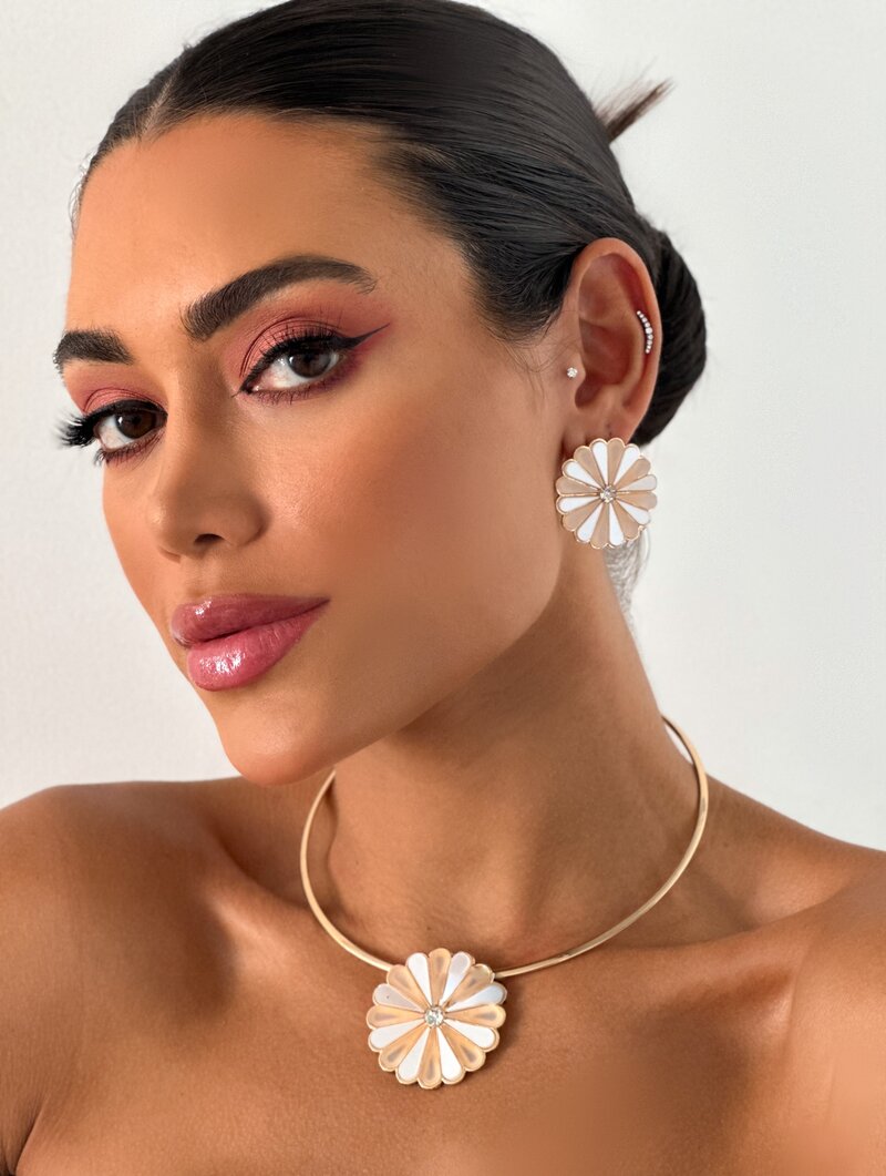 Conjunto Choker e Brinco Folheado a Ouro 18k Aro com Flor de Resina