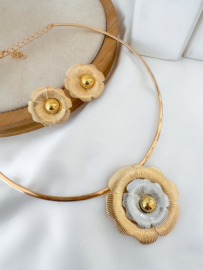 Conjunto Choker e Brinco Folheado a Ouro 18k e Prata Aro com Flor Camadas