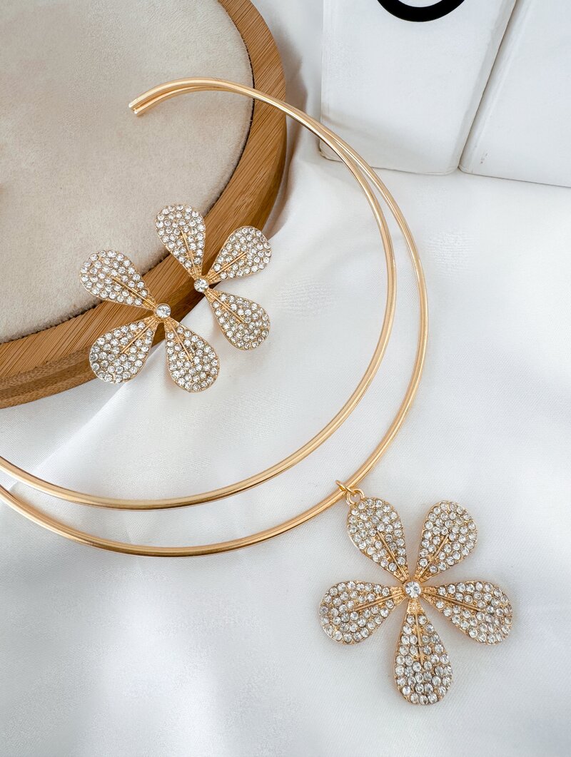 Conjunto Choker e Brinco Folheado a Ouro 18k e Prata Aro Dois Fios com Flor Cravejada