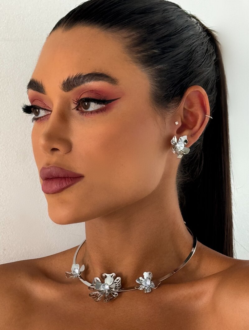 Conjunto Choker e Brinco Folheado a Ouro 18k e Prata com Flores Trabalhadas