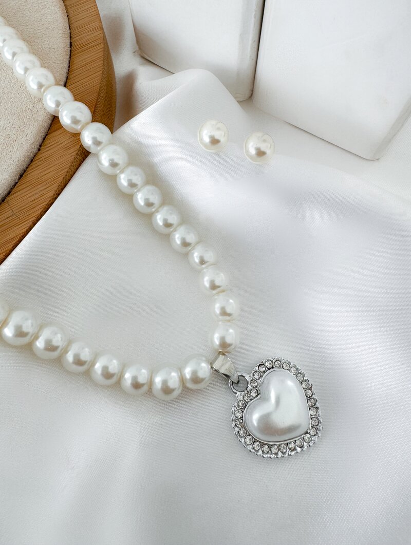 Conjunto Colar e Brinco de Pérolas com Coração Borda Cravejada