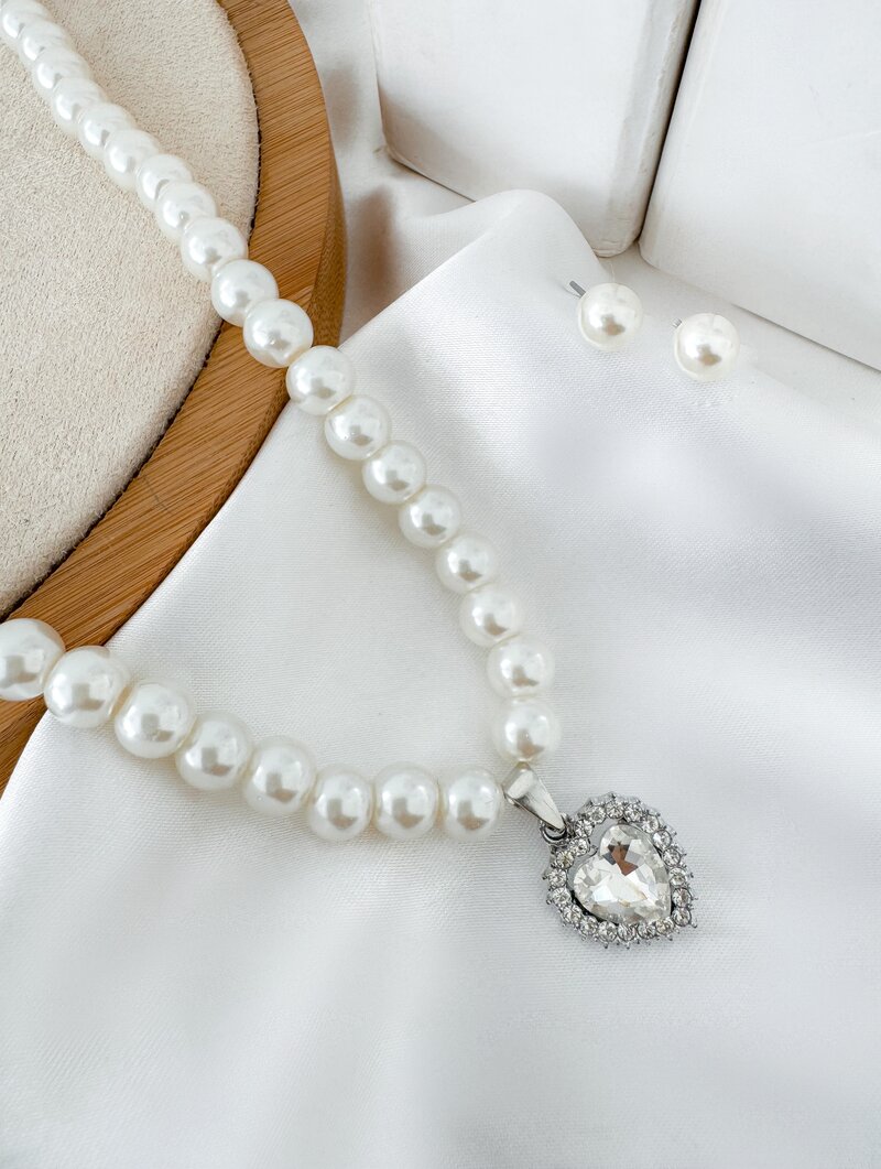Conjunto Colar e Brinco de Pérolas com Coração de Zircônia