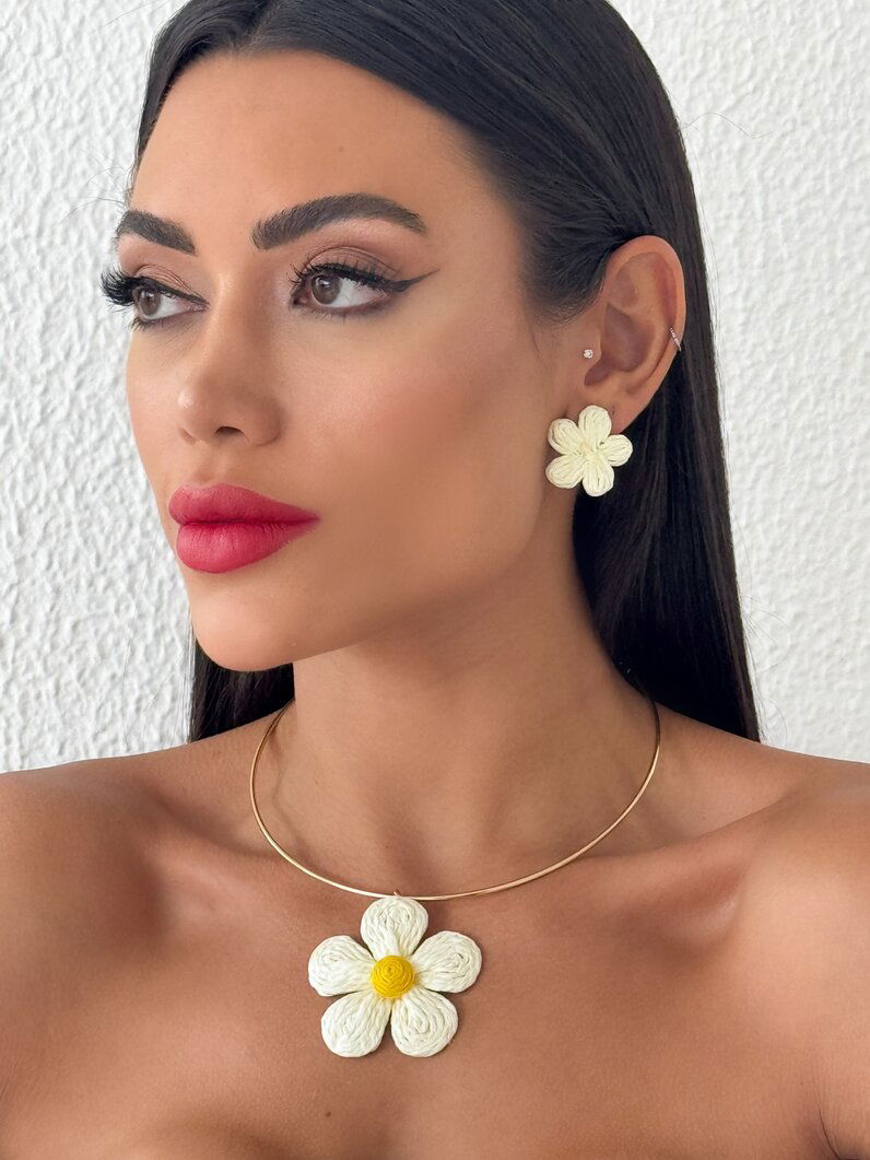 Conjunto Colar e Brinco Folheado a Ouro 18k Aro com Flor Artesanal