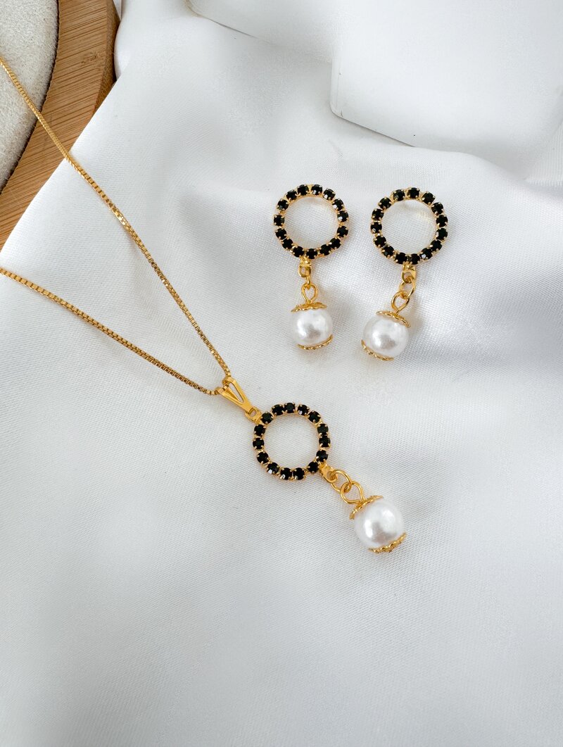 Conjunto Colar e Brinco Folheado a Ouro 18k Circulo Cravejado com Pérola