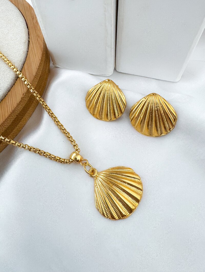 Conjunto Colar e Brinco Folheado a Ouro 18k Concha