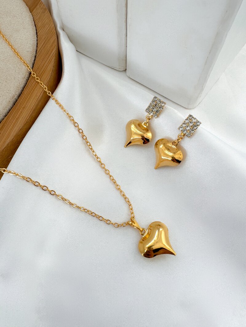 Conjunto Colar e Brinco Folheado a Ouro 18k Coração com Micro Zircônias