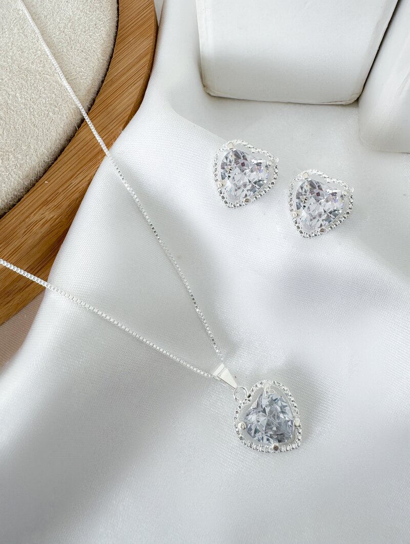 Conjunto Colar e Brinco Folheado a Ouro 18k Coração com Zircônia Cristal