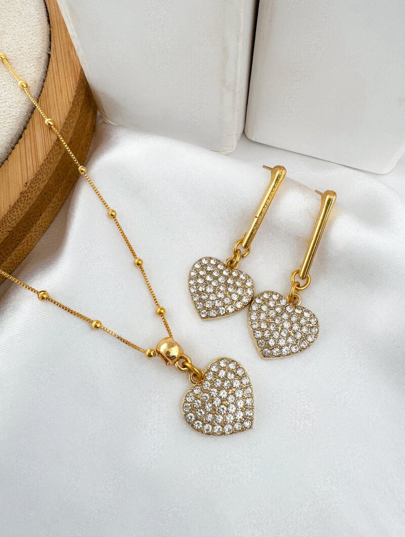 Conjunto Colar e Brinco Folheado a Ouro 18k Coração Cravejado com Micro Zircônias