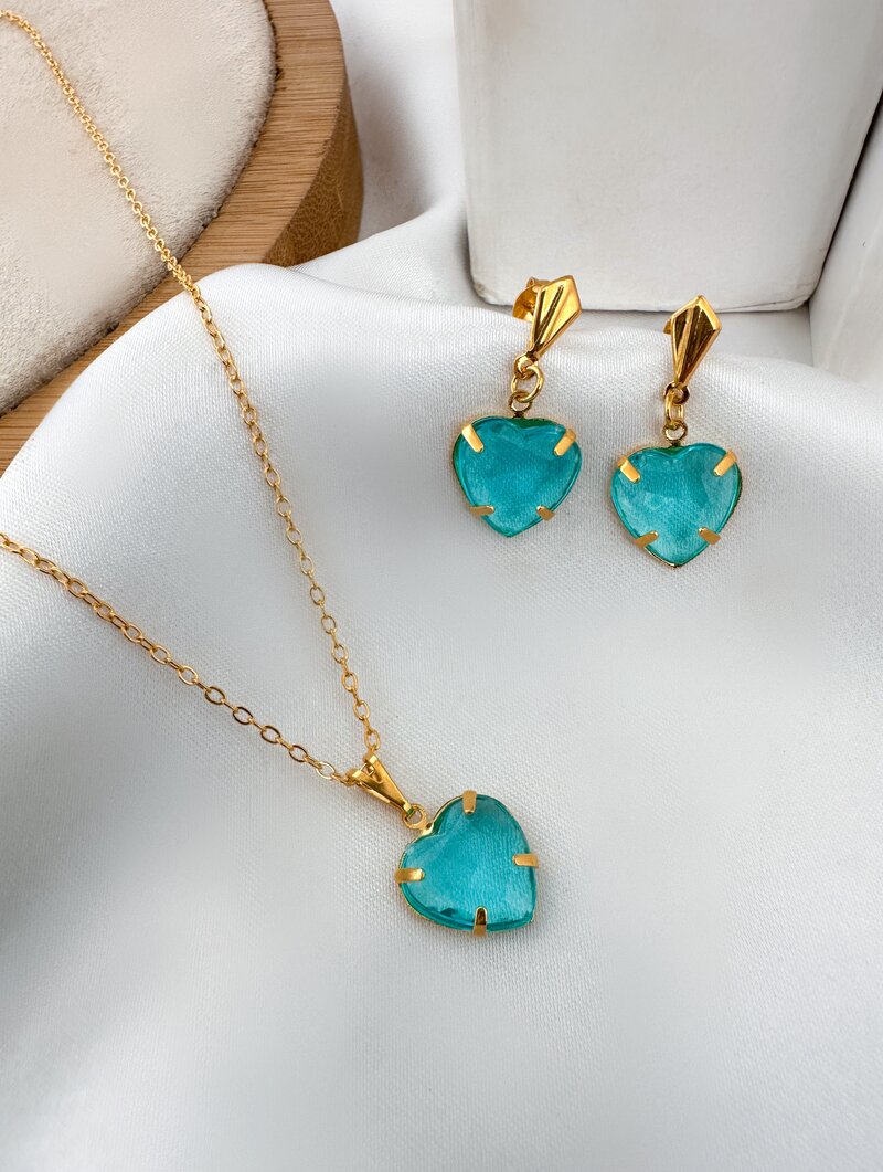 Conjunto Colar e Brinco Folheado a Ouro 18k Coração de Pedraria