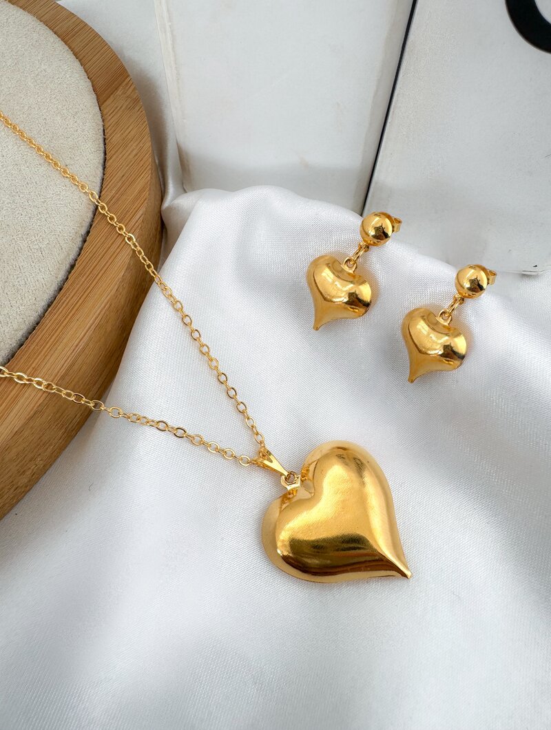 Conjunto Colar e Brinco Folheado a Ouro 18k Coração Liso