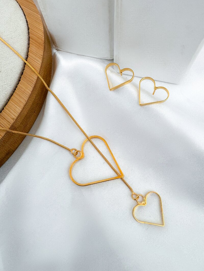 Conjunto Colar e Brinco Folheado a Ouro 18k Coração Vazado
