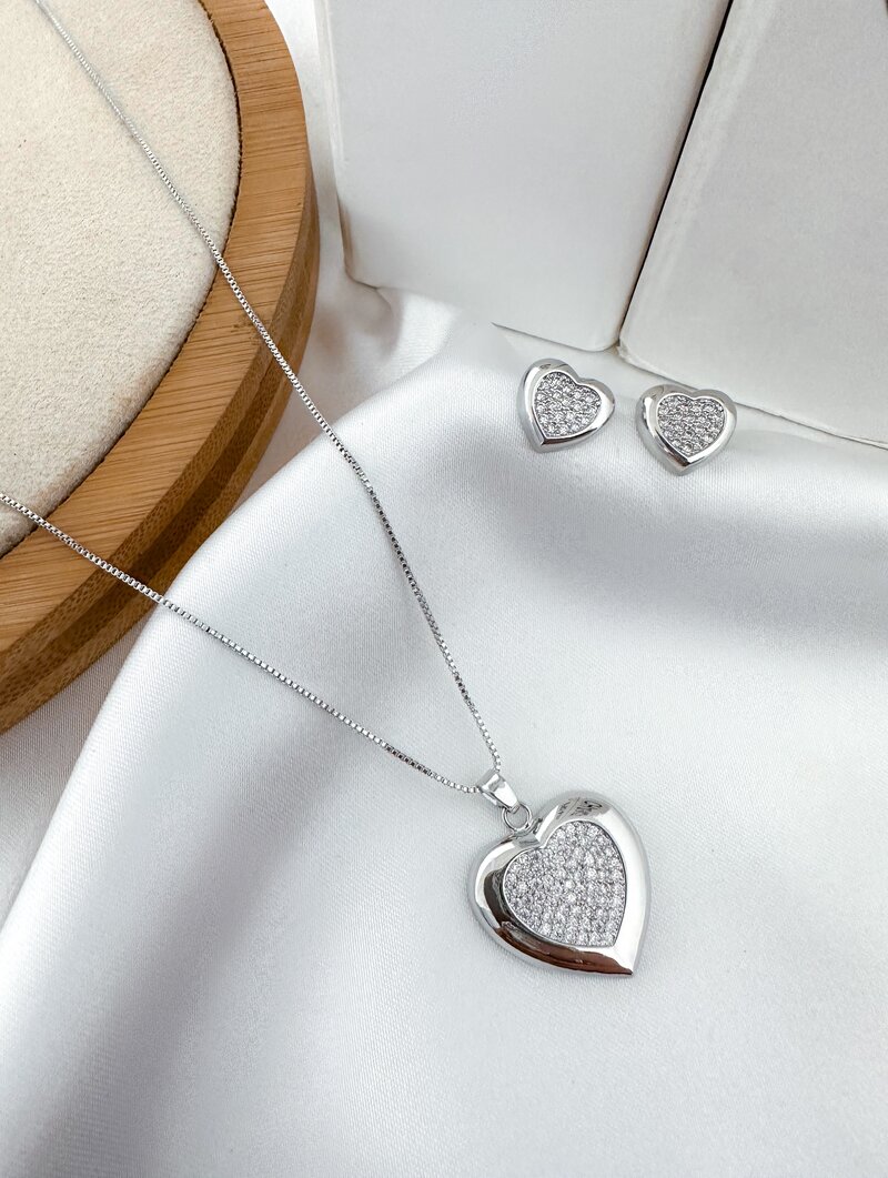 Conjunto Colar e Brinco Folheado a Ouro 18K e a Prata Coração Cravejado com Zirconias