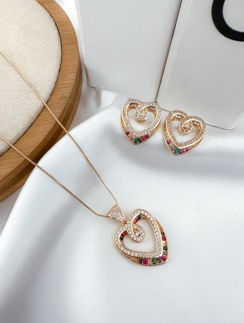 Conjunto Colar e Brinco Folheado a Ouro 18K e a Prata Coração Duplo com Navetes e Zirconias