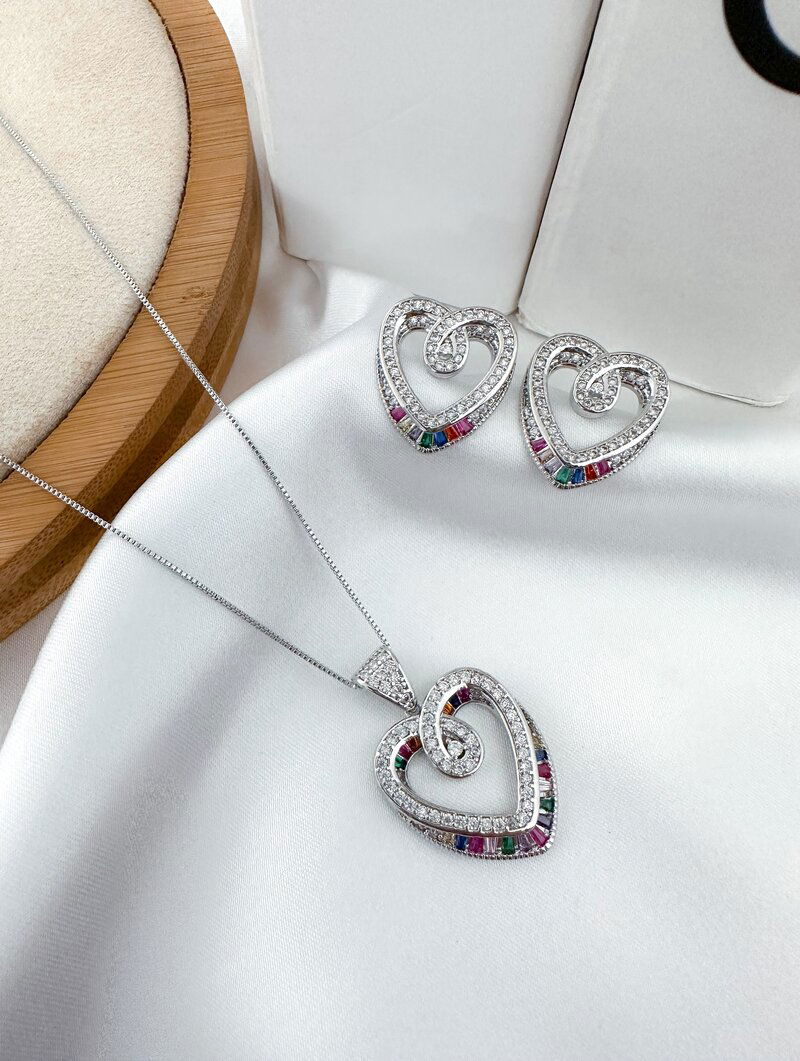 Conjunto Colar e Brinco Folheado a Ouro 18K e a Prata Coração Duplo com Navetes e Zirconias