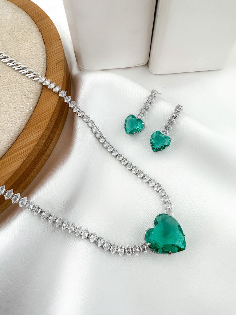 Conjunto colar e brinco folheado a ouro 18k e prata 925 com zircônias